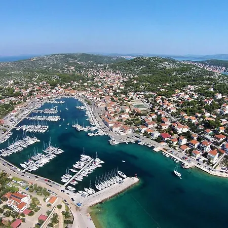 Apartman Family-friendly With Swimming Pool Jezera, Murter - 19541 *