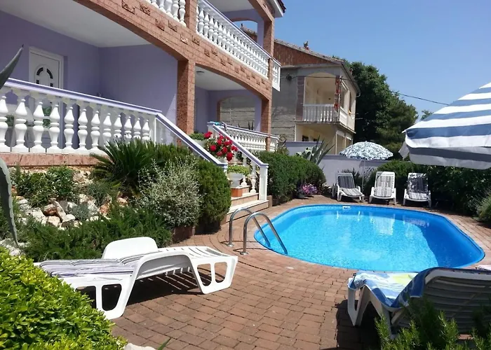 Family-friendly With Swimming Pool Jezera, Murter - 19541 *